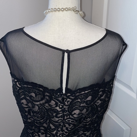 Black formal dress - Picture 4 of 7